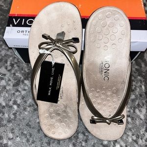 Vionic flip flops NwT size 7